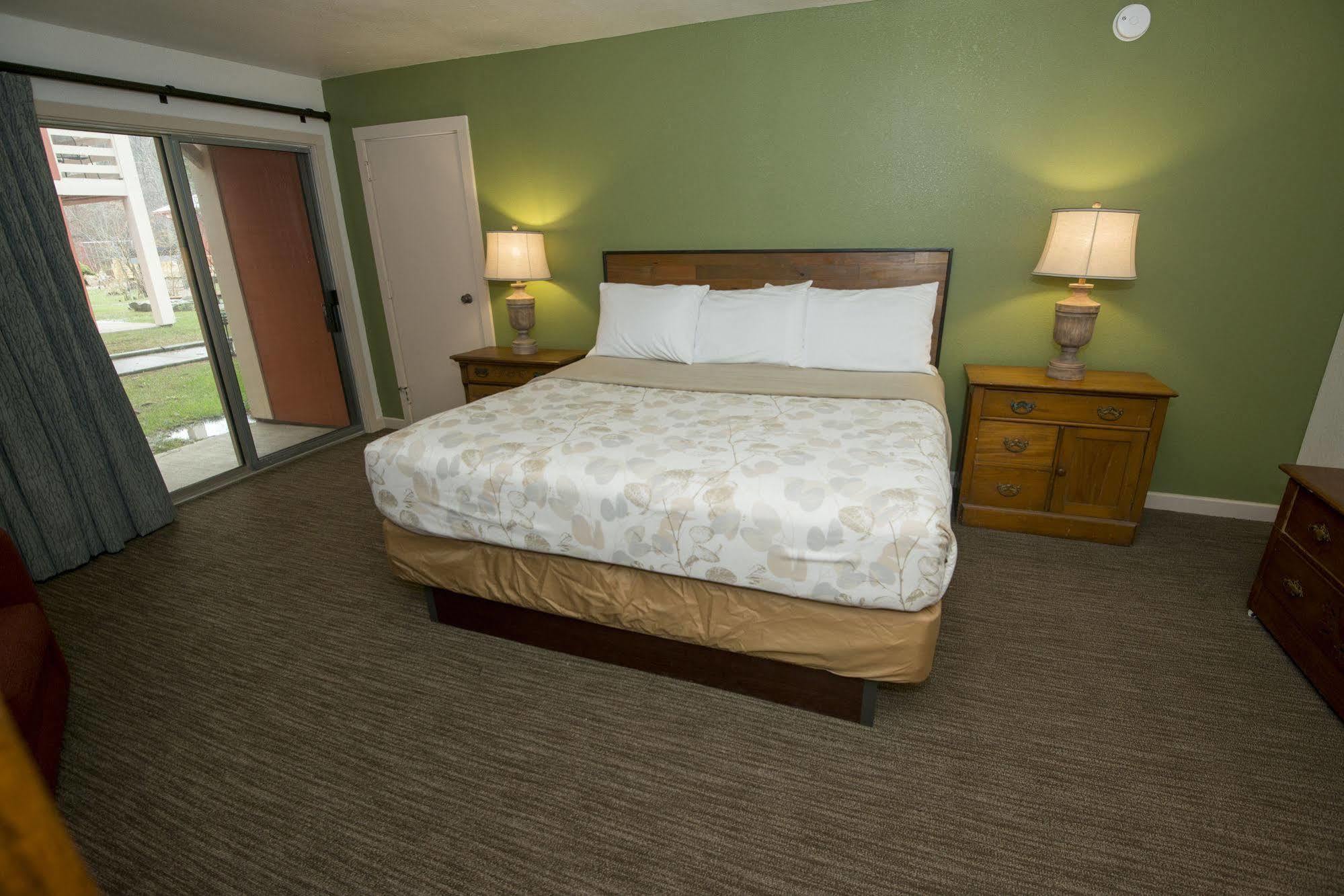 Brown County Inn Nashville Exterior photo